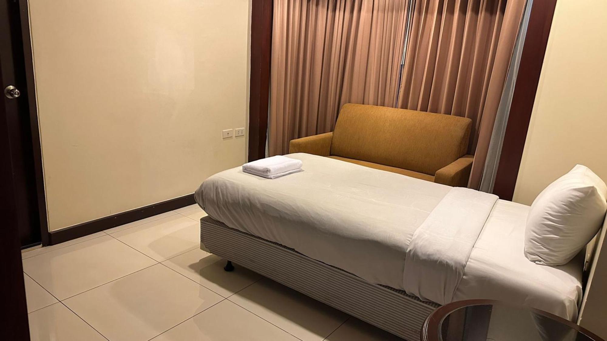 Omni Tower Nana Bangkok - Serviced Apartment On Sukhumvit Soi 4 Exterior foto
