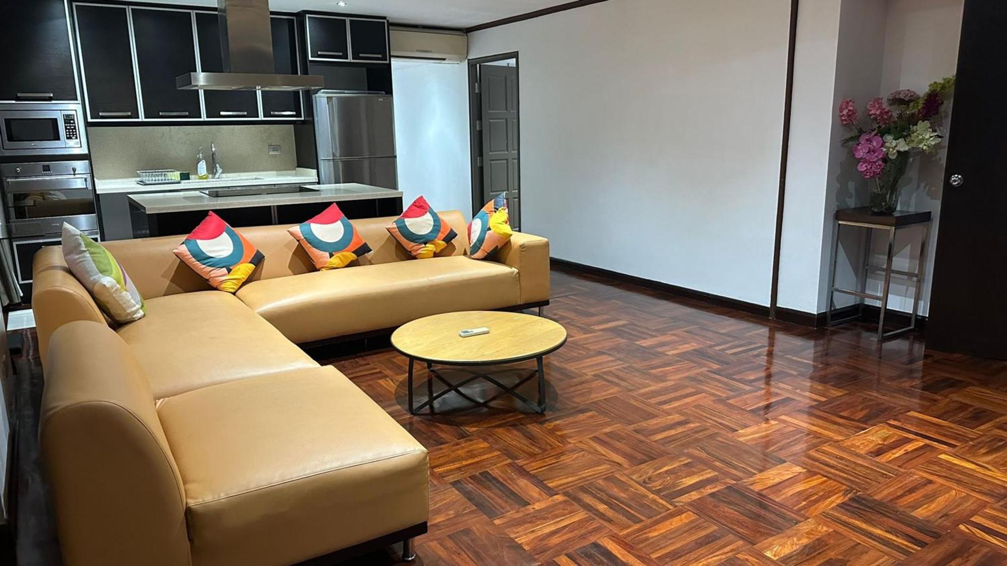 Omni Tower Nana Bangkok - Serviced Apartment On Sukhumvit Soi 4 Exterior foto