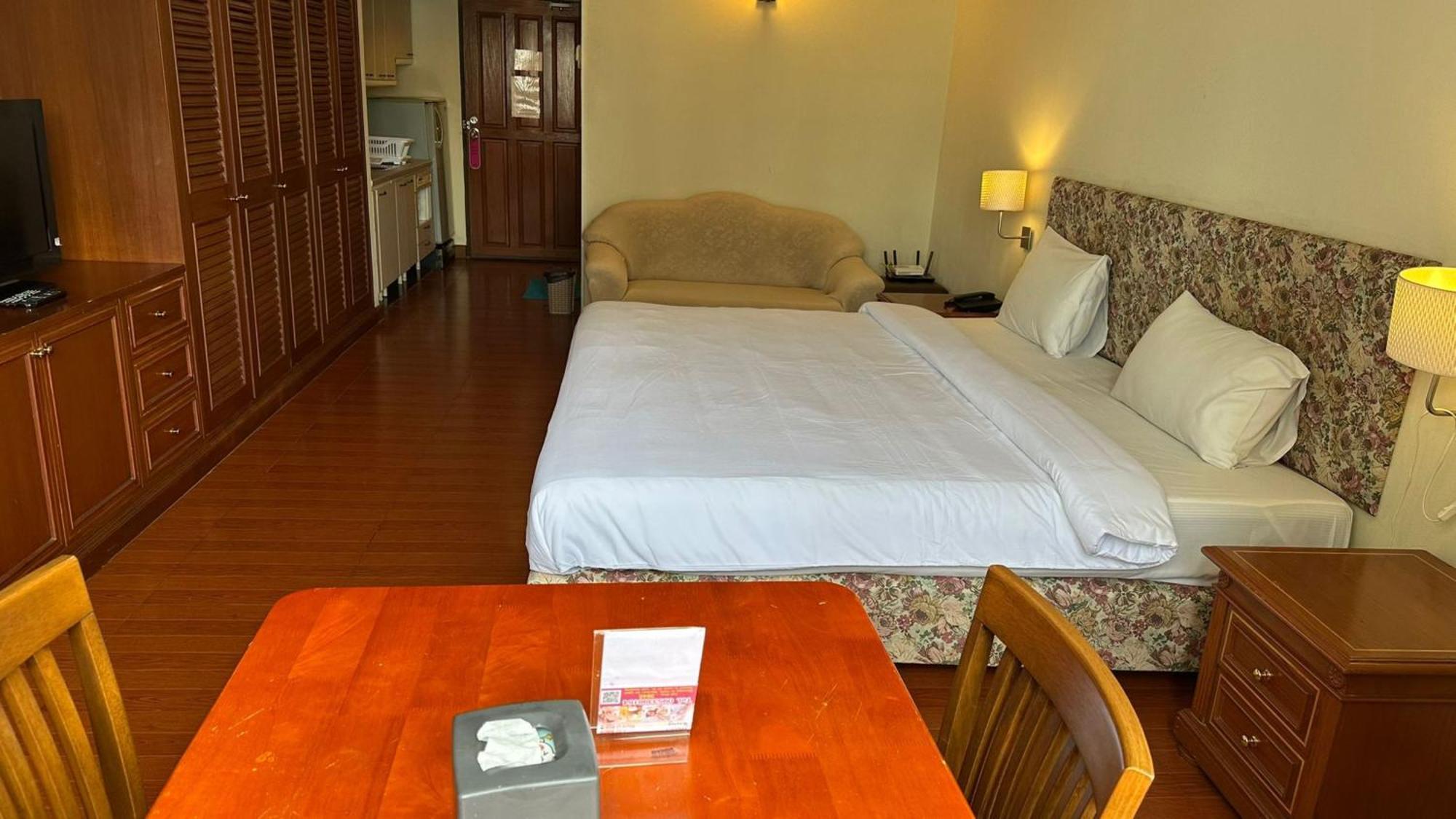 Omni Tower Nana Bangkok - Serviced Apartment On Sukhumvit Soi 4 Exterior foto